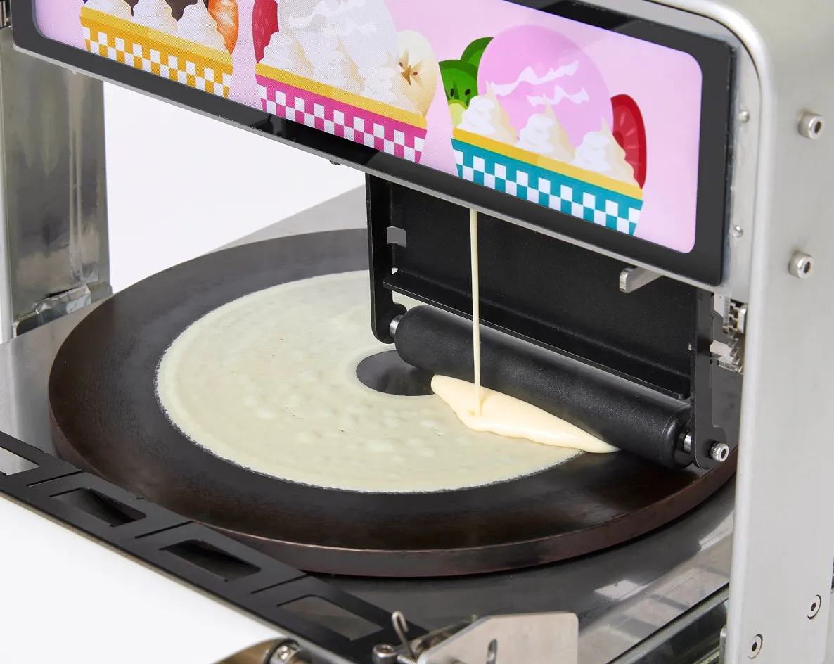 自動で生地焼きを開始します。厚みや焼き加減も調整可能です。