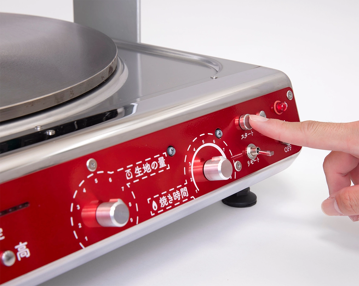 スイッチひとつでスタート。付属のフットスイッチで足元での操作も可能です。